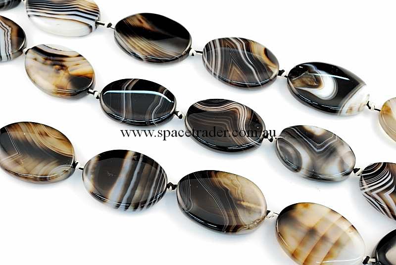 Agate - 24x34mm Oval Black Banded Agate Bead in 11 Pcs a Strand