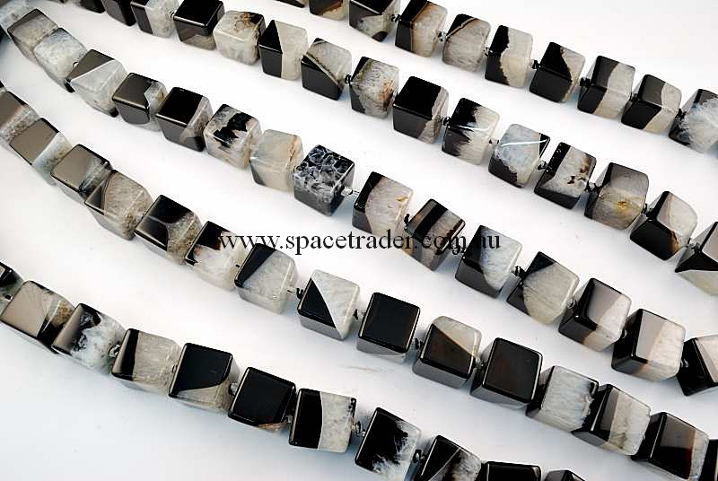 Agate - 15x15x15mm Cube Black Banded Agate with Inclusion Bead in 22 Pcs a Strand