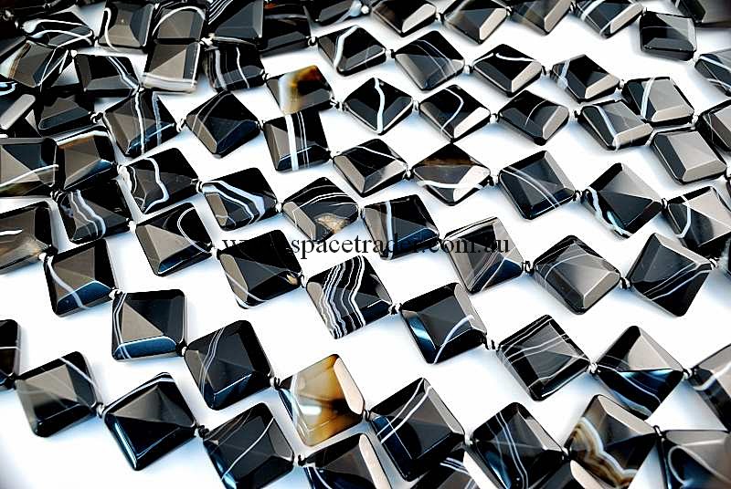 Agate - 22x22x26mm Faceted Diagonal Square Black Banded Agate in 13 Pcs a Strand