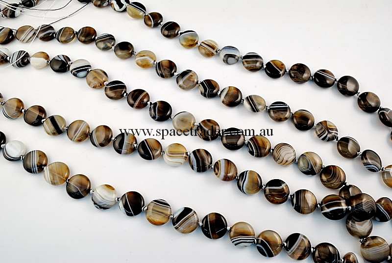 Agate - 14mm Puffed Circle Black Banded Agate in 25 Pcs a Strand