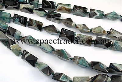 Agate - 20x30mm Rectangle-Pyramid Black Agate with Inclusion in Dye Green Colour in 12 Pcs a Strand