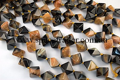 Agate - 20x20x24mm Square Pyramid Black Agate with Inclusion in Dye Orange Colour in 15 Pcs a Strand