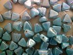 glass - 1698-296 - 5mm triangles - turquoise x 1 KG