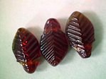 glass - 1758-312 - 14 x 8mm leaf - cherry red x 1 KG