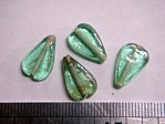 glass - 1813-013 - 15 x 10mm leaf - light green x 1 KG