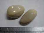 glass - 1914-035 - 17 x 10mm drop - bone x 1 KG